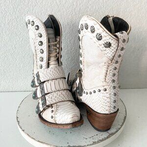 Lane SHOWDOWN Womens White Cowboy Boots 8 Short Western Cowgirl Lace-up Bootie